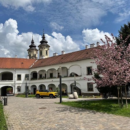 Forst-Haz Apartman Eger Buitenkant foto