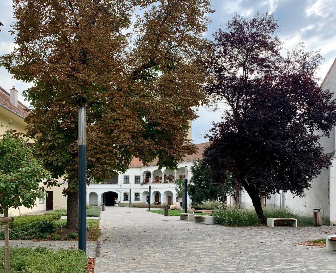 Forst-Haz Apartman Eger Buitenkant foto