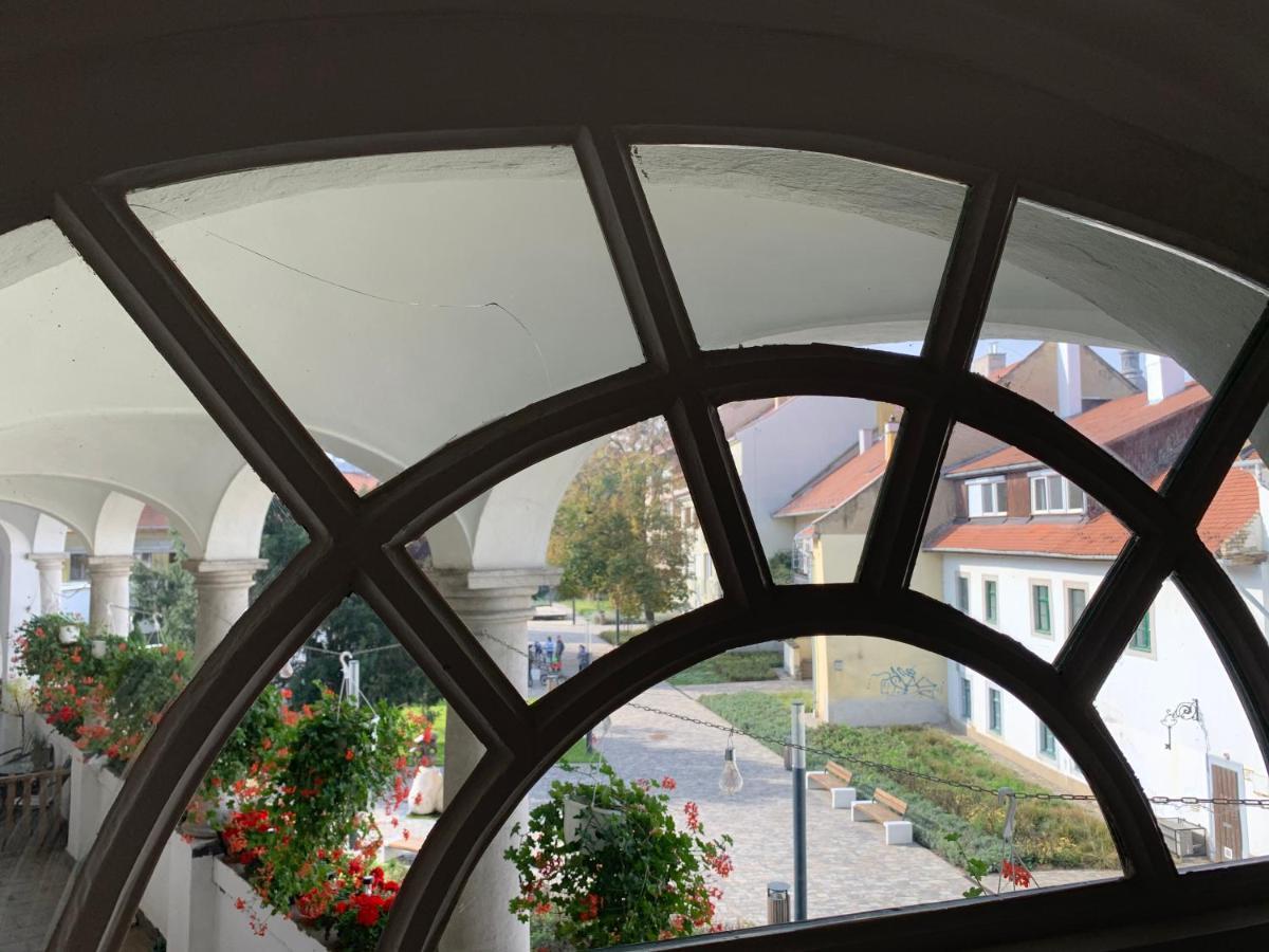 Forst-Haz Apartman Eger Buitenkant foto