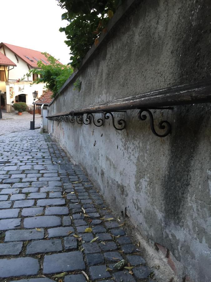 Forst-Haz Apartman Eger Buitenkant foto