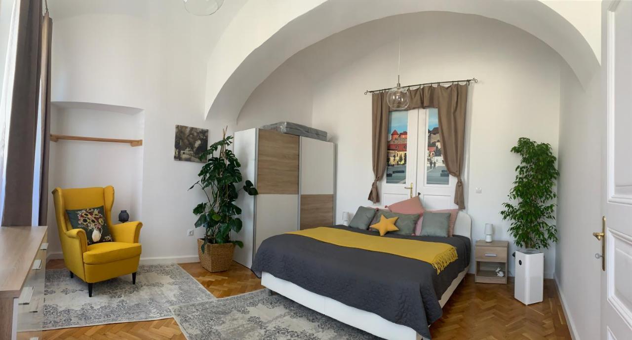 Forst-Haz Apartman Eger Buitenkant foto