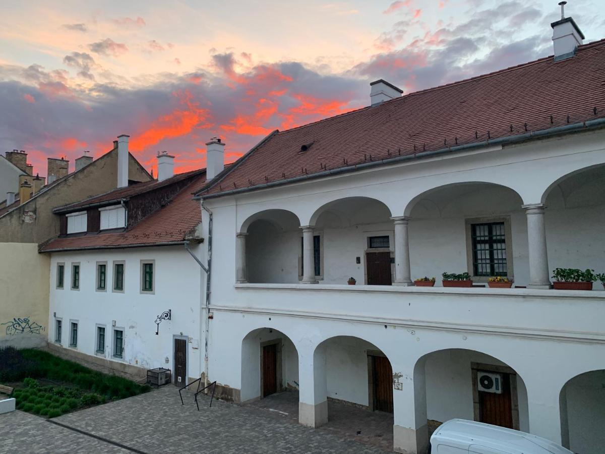 Forst-Haz Apartman Eger Buitenkant foto