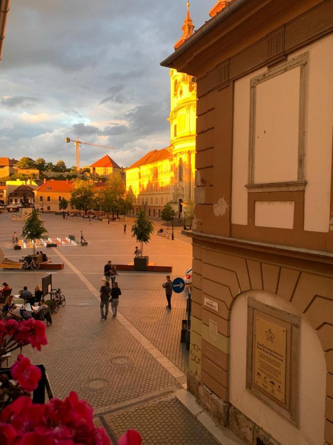 Forst-Haz Apartman Eger Buitenkant foto