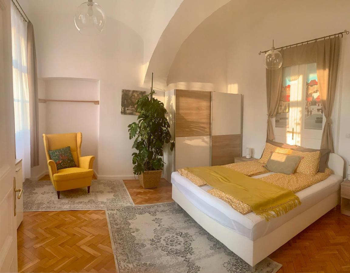 Forst-Haz Apartman Eger Buitenkant foto