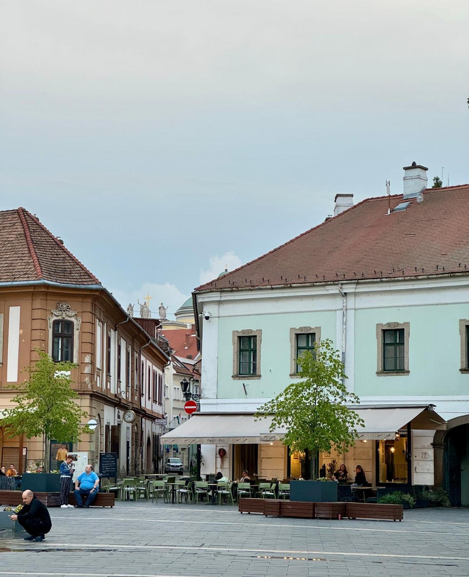 Forst-Haz Apartman Eger Buitenkant foto