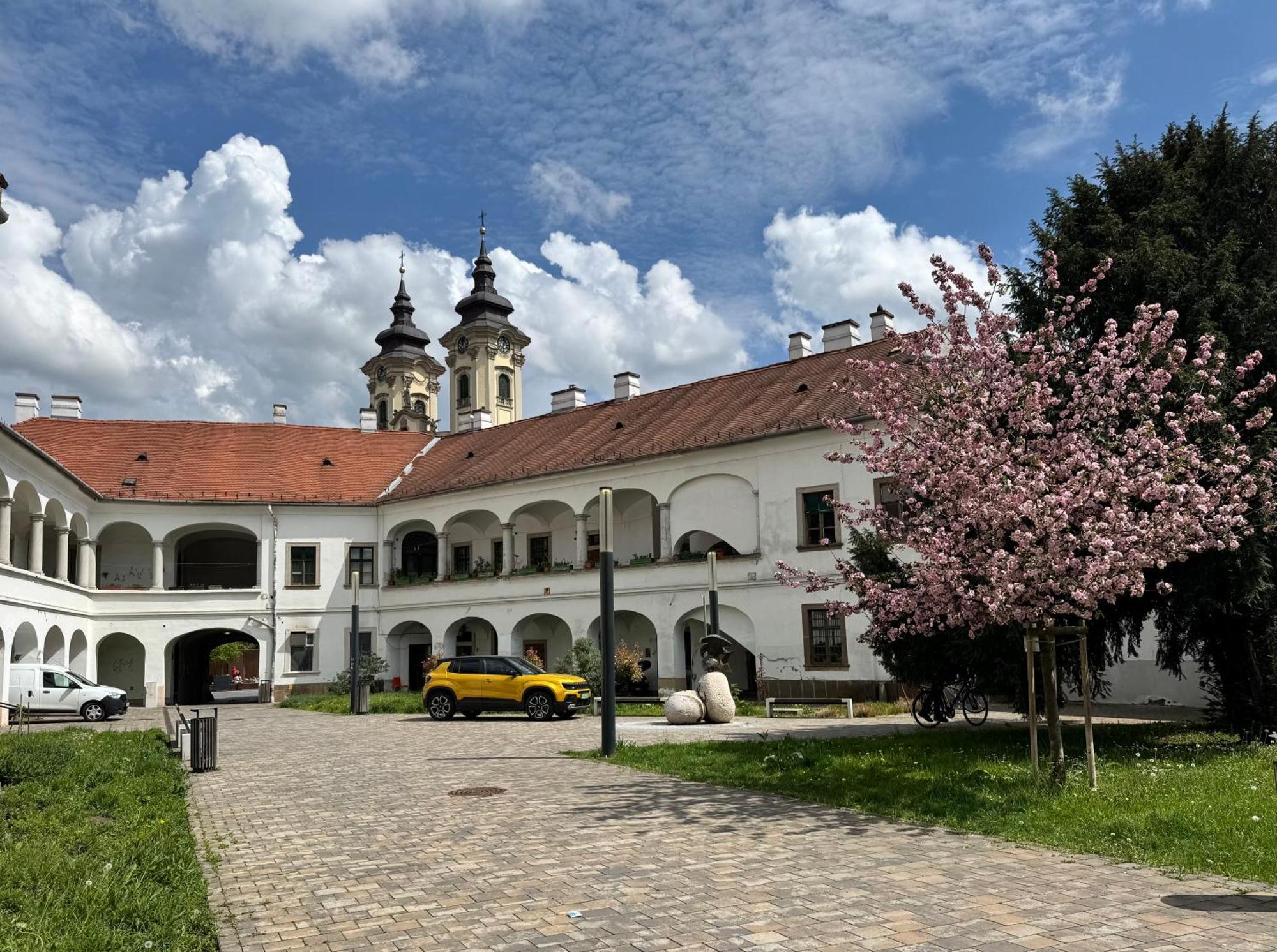 Forst-Haz Apartman Eger Buitenkant foto